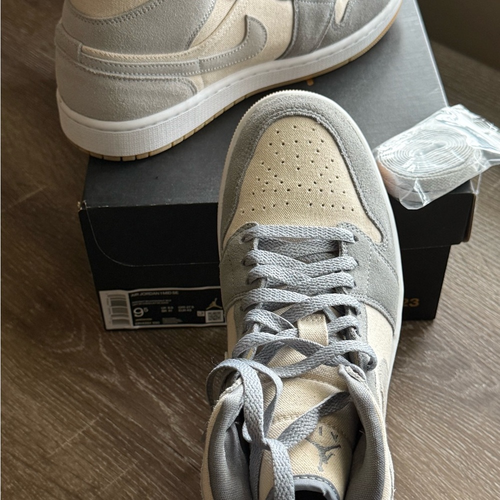 Men’s Air Jordan 1 Mid SE ‘Coconut Milk Particle Gray’ Size 9.5 Like new